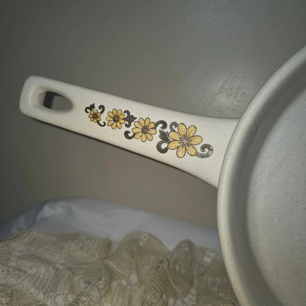 Vintage Festive by International Ceramic Skillet Yellow‎ Daisy Floral 10 Inch